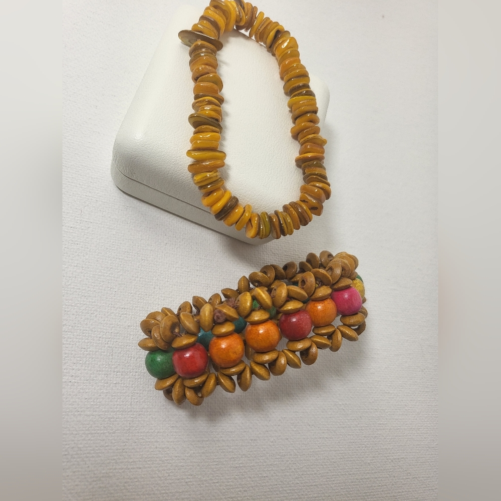 Shells, colored wood beaded - Picture 9 of 14